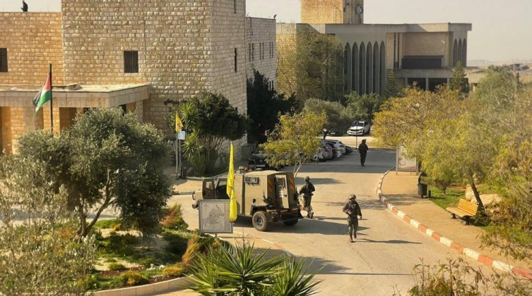 مؤسسات الأسرى تدين جريمة اقتحام الاحتلال جامعة بيرزيت