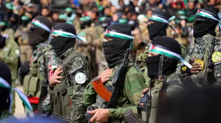 حماس تعلن استعدادها لتسليم الحكم في غزة