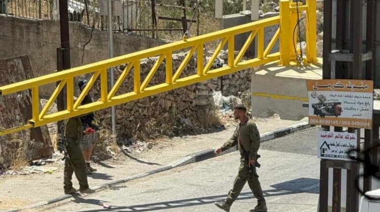الاحتلال يقتحم حزما ويغلقها حتى إشعار آخر
