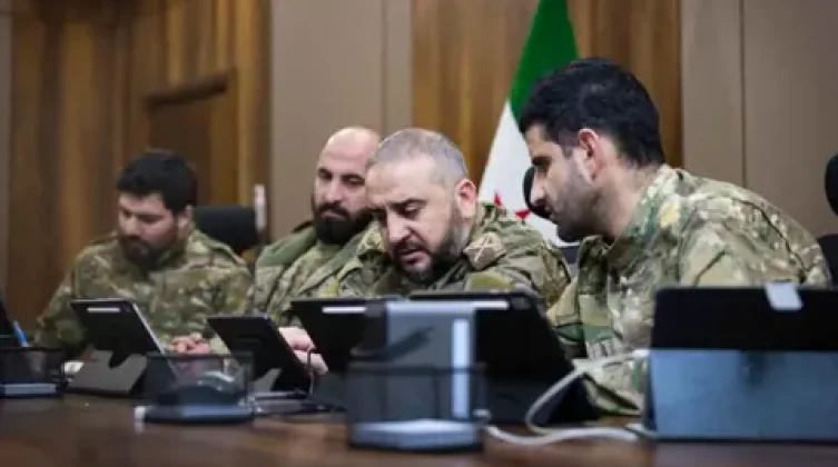 بالصور: وزير الدفاع السوري يتفقد تطبيق وقف إطلاق النار في محاور القتال