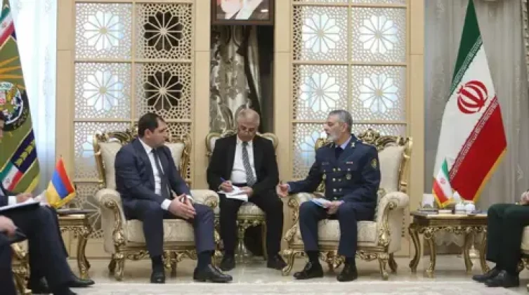 إيران تعلن استعدادها لتوسيع التعاون العسكري مع أرمينيا