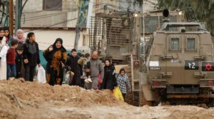 الاحتلال يجبر عائلات على إخلاء مساكنها في عرابة جنوب جنين