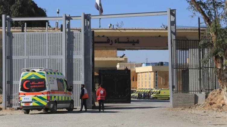 الديمقراطية: قيود الاحتلال على معبر رفح تهدد حياة آلاف المرضى