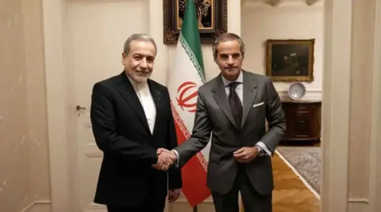 غروسي وعراقجي يؤكدان أهمية مواصلة الحوار لدفع مفاوضات جنيف ك