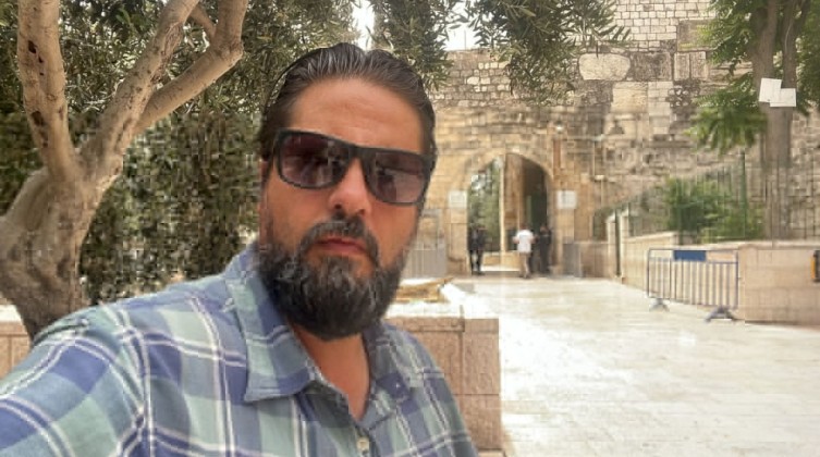 الاحتلال يفرج عن الصحفي أحمد جلاجل ويبعده عن المسجد الأقصى