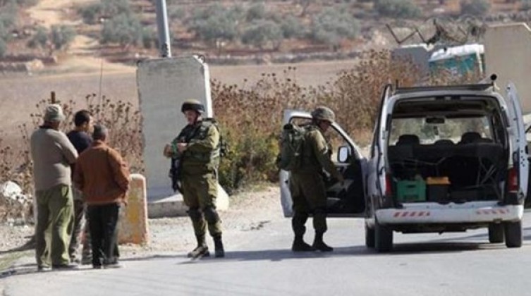 الاحتلال يعتقل مواطنًا من الأغوار الشمالية