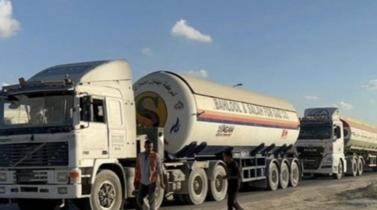 تحميل كشوفات الغاز.. دخول 8 شاحنات غاز طهي إلى غزة