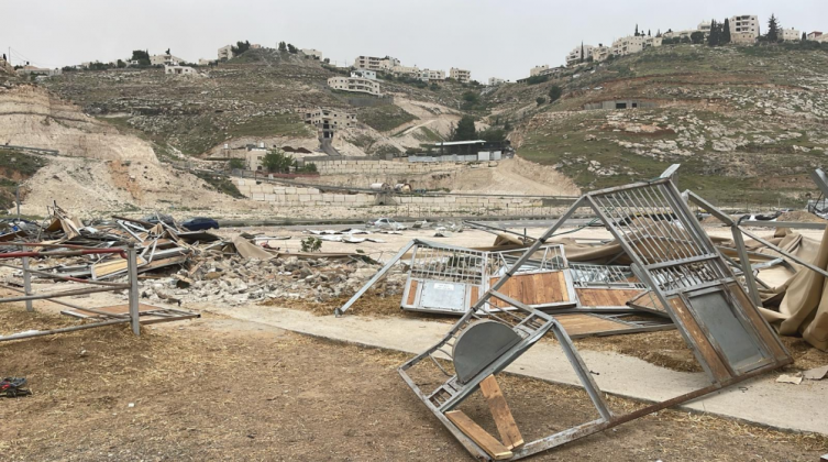 الاحتلال يهدم بركسا في صرة غرب نابلس