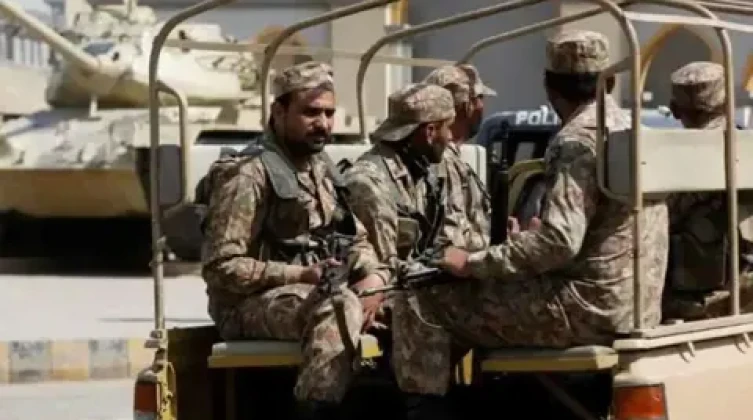 مقتل 5 من أفراد الأمن في هجوم مسلح شمال غربي باكستان