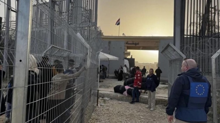 إحصائية شاملة لحركة المسافرين والمرضى عبر معبر رفح منذ افتتاحه