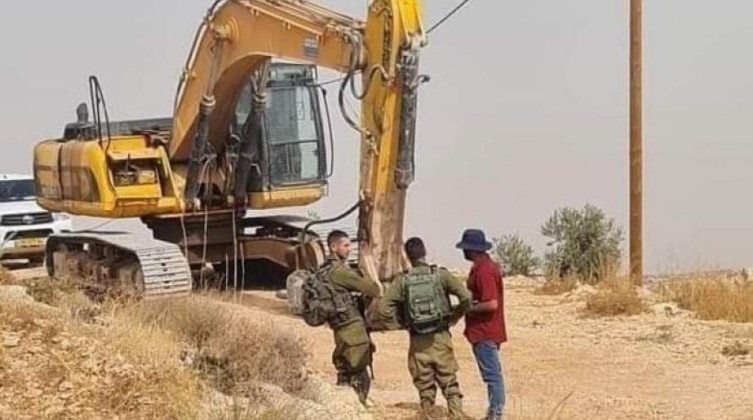 الاحتلال يستولي على جرافة غربي سلفيت