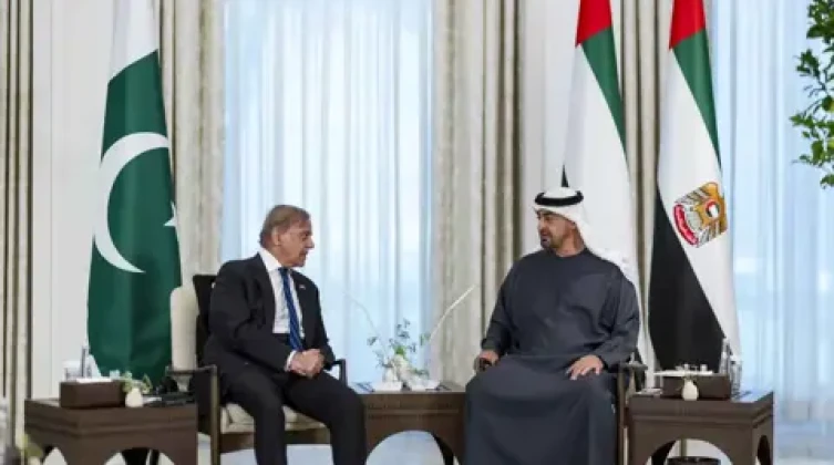 تفاصيل اتصال هاتفي بين محمد بن زايد ورئيس وزراء باكستان
