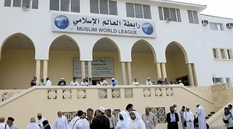 رابطة العالم الإسلامي تدين تصريحات هاكابي وتصفها بـ"الزائفة"
