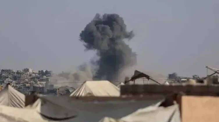 الجيش الإسرائيلي يعلن استهداف مواقع لحماس في غزة
