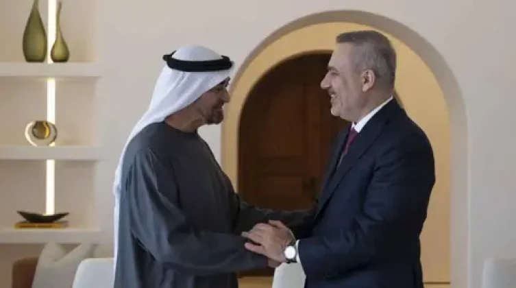 محمد بن زايد وفيدان يبحثان التصعيد ويدعوان للحوار