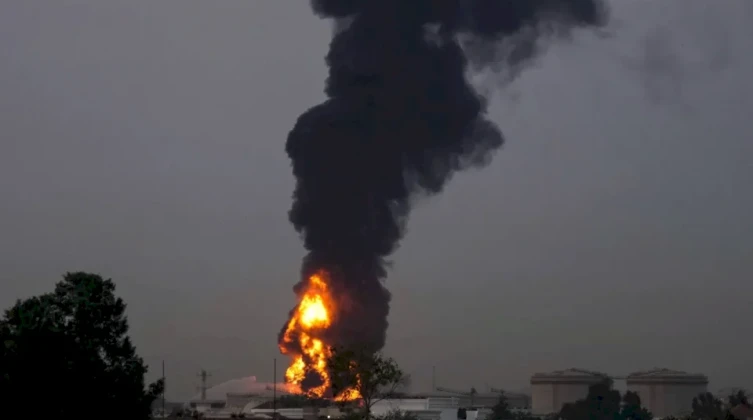 : 3 حرائق في الإمارات وإصابة 6 أشخاص إثر هجمات إيرانية