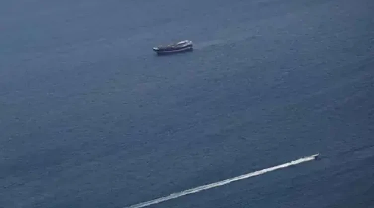 البحرية التايلاندية تقدم مساعدة عاجلة لسفينة في مضيق هرمز