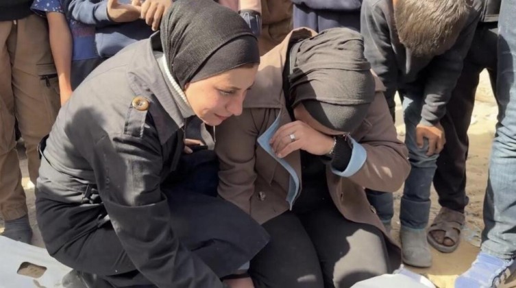 انتشال 20 شهيدًا من تحت أنقاض منزل مدمر شمال قطاع غزة