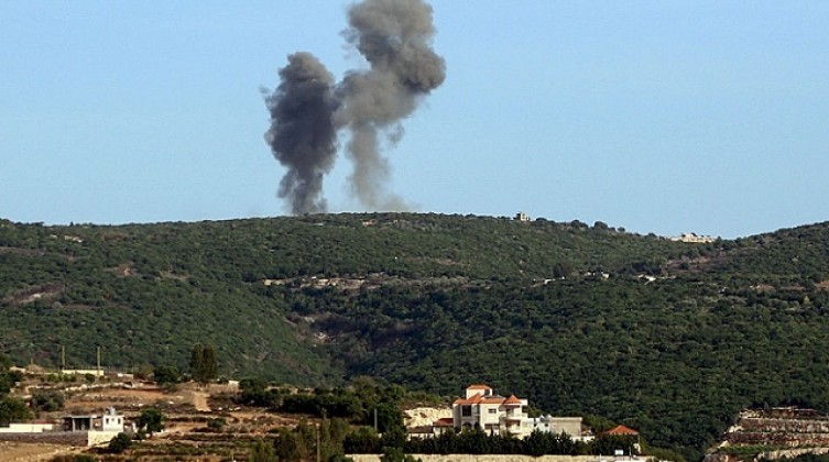 الاحتلال ينذر بإخلاء بلدات جنوب لبنان ويشن غارات على عدة مناطق