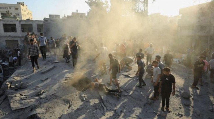 مجزرة جديدة.. 8 شهداء ومصابون باستهداف مركبة شرطة وسط قطاع غزة
