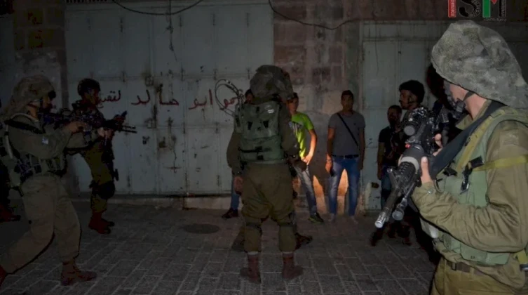 استشهاد شاب برصاص الاحتلال في قلنديا واعتقالات خلال اقتحامات بالضفة