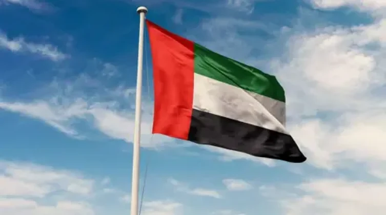 أبوظبي.. مقتل شخص إثر سقوط شظايا صاروخ في بني ياس