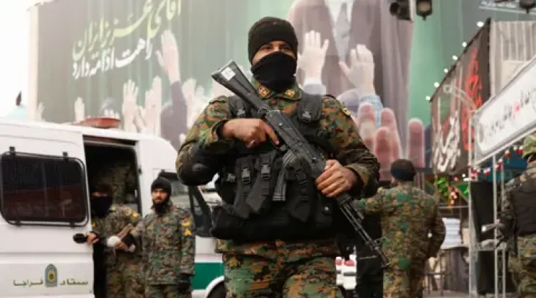 إيران تُعدم ثلاثة مدانين بالتجسس وقتل عناصر أمن