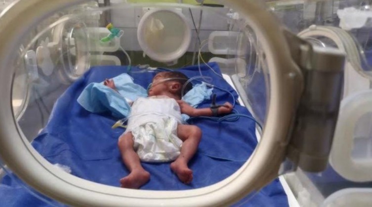 الصحة: وصول مرتقب لـ8 أطفال خدّج إلى غزة عبر معبر رفح