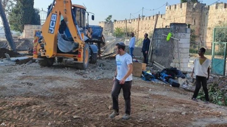 الاحتلال يشرع بتجريف أراضٍ شرقي قلقيلية