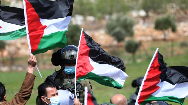 كتلة الصحفي تدعو لتسليط الضوء على الذكرى الخمسين ليوم الأرض