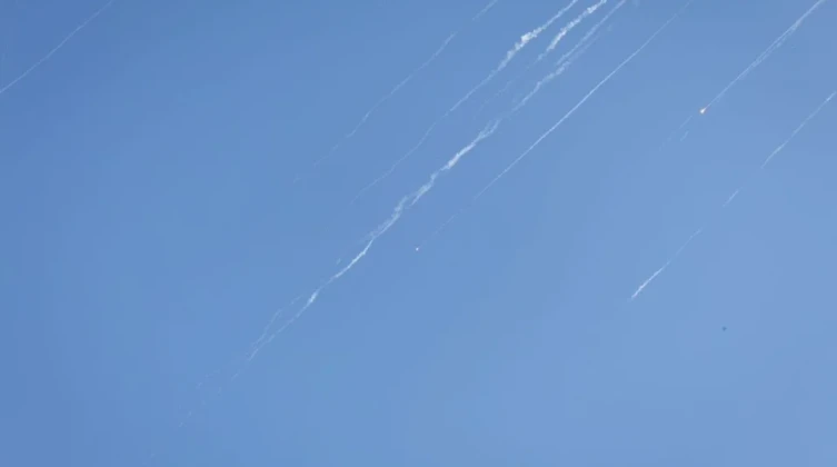 إيران تطلق دفعة صاروخية ثانية نحو جنوب إسرائيل بفاصل دقائق