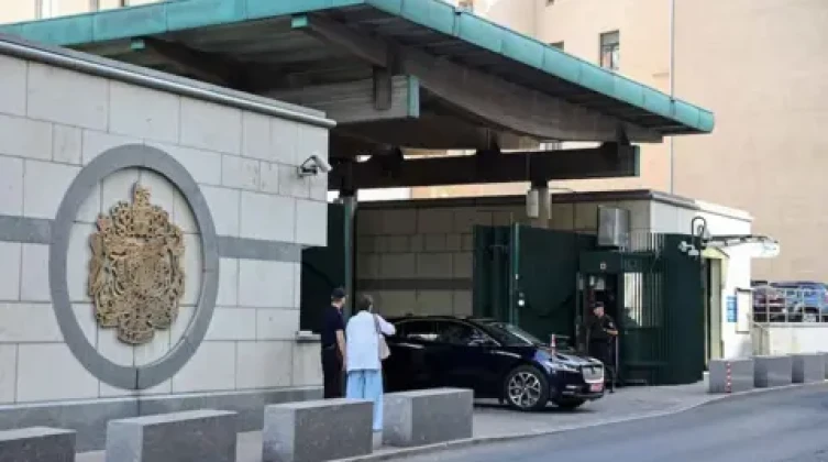 روسيا تطرد دبلوماسيا بريطانيا بتهمة التجسس