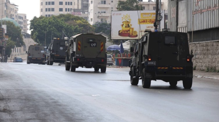 اقتحامات واعتقالات واسعة للاحتلال في الضفة وتحويل منازل لثكنات عسكرية