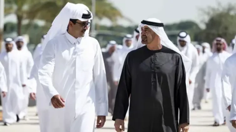 محمد بن زايد وتميم بن حمد يبحثان التصعيد وتعزيز التعاون