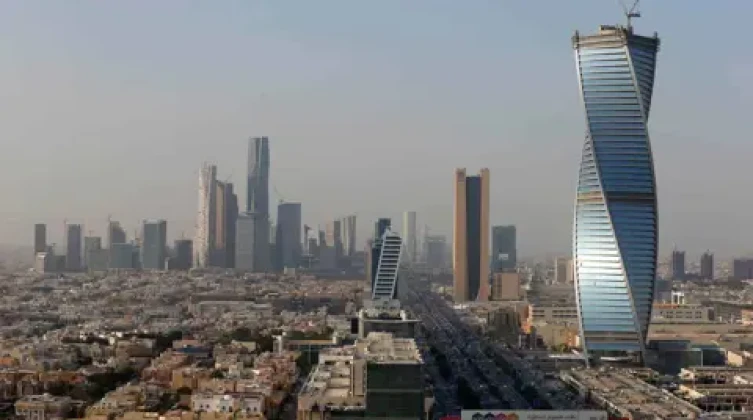 السعودية تعترض 5 صواريخ بالستية استهدفت المنطقة الشرقية