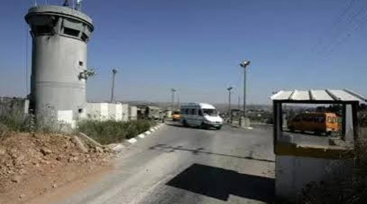 الاحتلال يغلق حاجزي عطارة وعين سينيا شمال رام الله