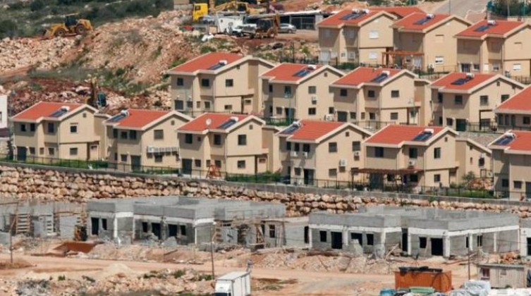 الاحتلال يُخطر بهدم عشرات المنشآت التجارية والسكنية شمالي القدس