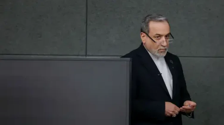 نيويورك تايمز: عراقجي يتوجه إلى إسلام آباد برد مكتوب على مقترح أمريكي للسلام