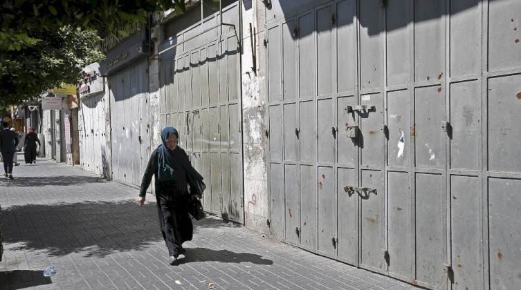 الإضراب يعم محافظات الضفة رفضا لإقرار الاحتلال "قانون إعدام الأسرى"