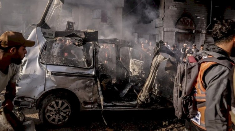 في خرق لوقف إطلاق النار: شهيدان بقصف الاحتلال مركبة في لبنان