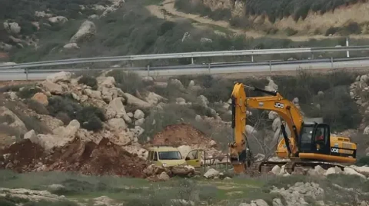 مشروع لربط "بؤر استيطانية" يبتلع أراضي فلسطينية قرب نابلس