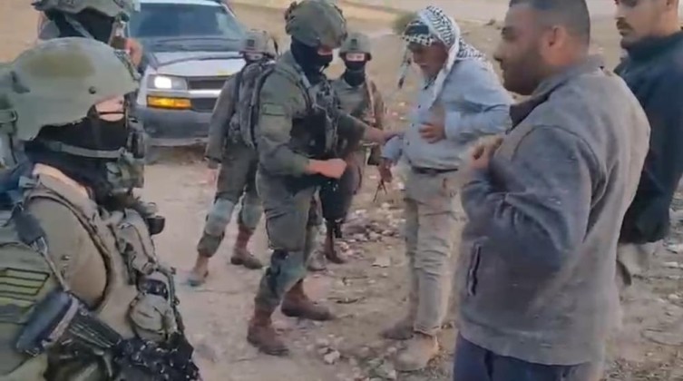 قوات الاحتلال تعتقل راعيي أغنام بالأغوار الشمالية