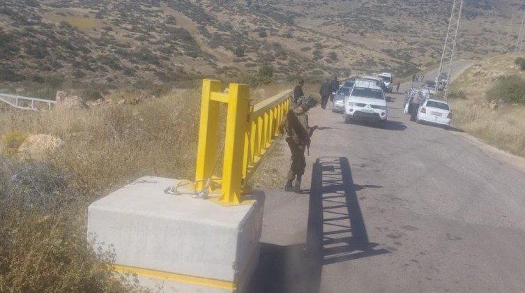 الاحتلال يغلق حاجز تياسير بالأغوار ويمنع وصول عشرات المعلمين لمدارسهم