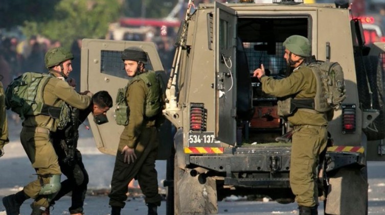 قوات الاحتلال تعتقل شابين من طوباس