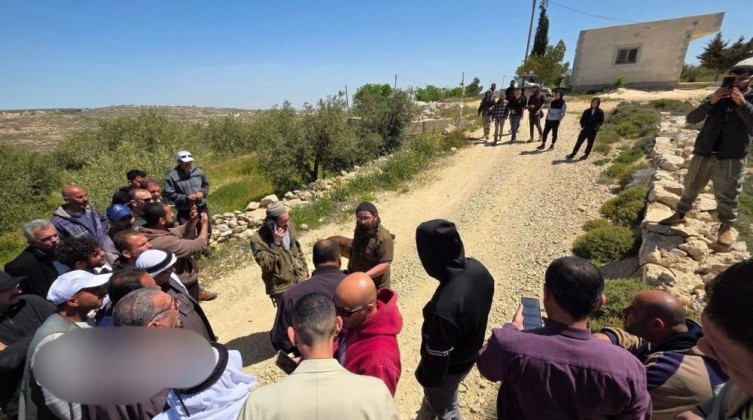أهالي بلدة الشيوخ بالخليل يتصدون لمحاولة استيلاء مستوطنين على منزل