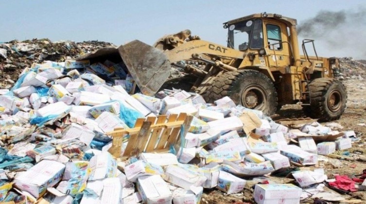 مباحث تموين خانيونس تُتلف 20 طنًا من الدجاج المجمد الفاسد