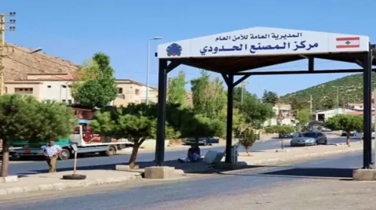 إسرائيل تتراجع عن قصف معبر حدودي بين لبنان وسوريا