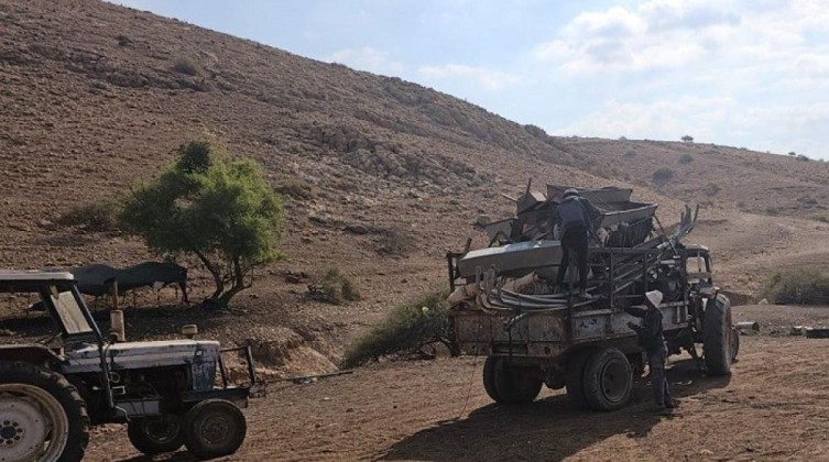 مستوطنون يحتجزون شاحنة في الأغوار الشمالية