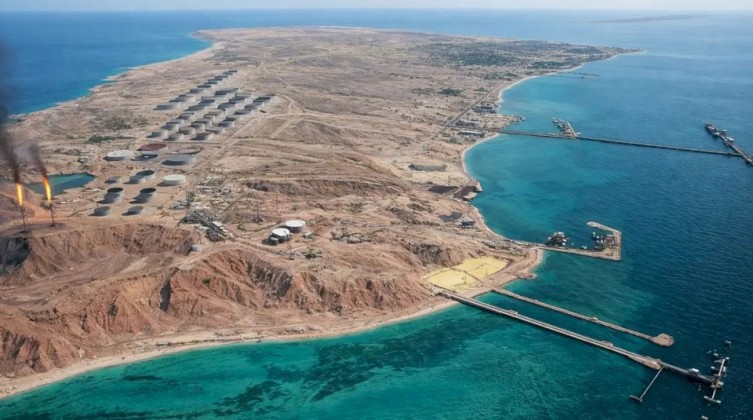 تقرير: خطط أمريكية لاحتلال جزيرة خرج واقتحام منشآت نووية إيرانية
