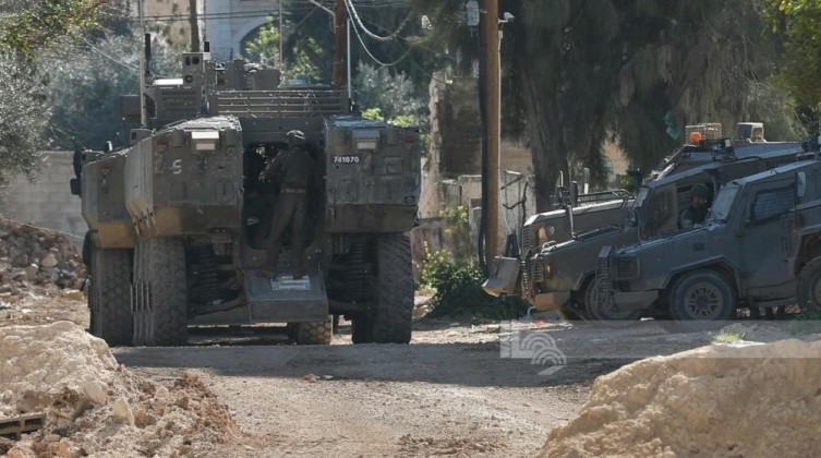 الاحتلال يحول منزلًا لثكنة ويحقق مع مواطنين باقتحام قرية ميثلون بجنين